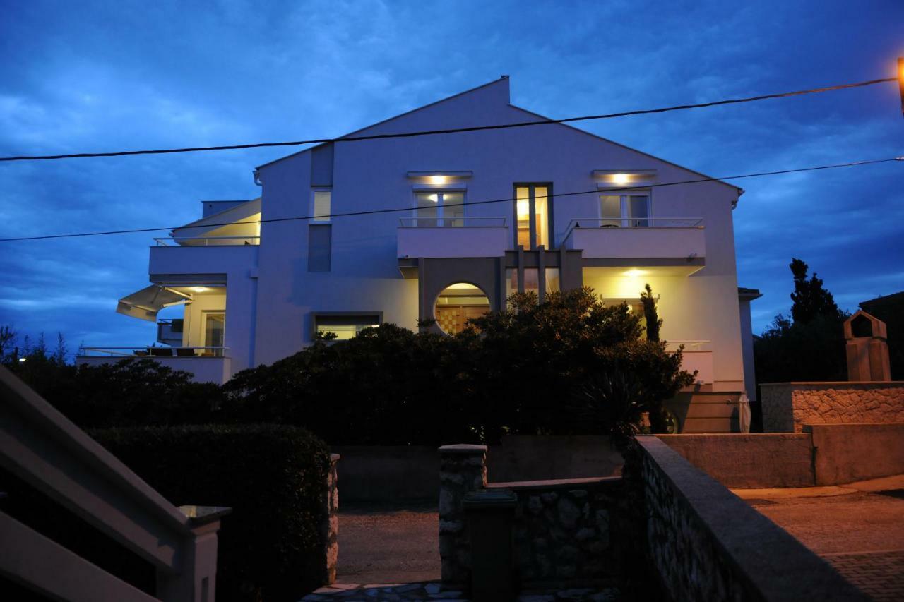 Rooms Villa Ropus Novalja Εξωτερικό φωτογραφία